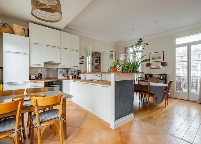 Veeve - Flowers In Saint-martin Appartement Parijs